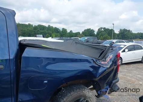 2021 Chevrolet Silverado 1500 4Wd Short Bed Custom Trail Boss z USA, uszkodzony, nr VIN 1GCPYCEFXMZ243466